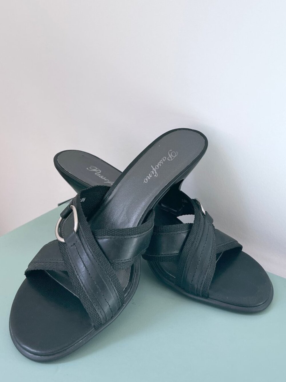 Y2k leather kitten heels